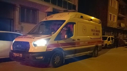 Bursa'da hafif ticari araç ile otomobil çarpıştı: 2 yaralı