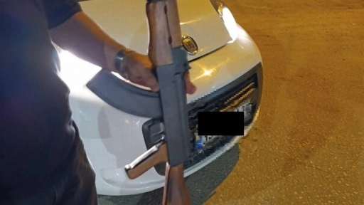 Bursa’da kavga ihbarına giden polis, otomobilde oyuncak silah ele geçirdi