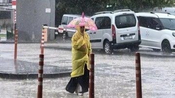 Bursa'da sağanak! Sokak ve caddeler göle döndü