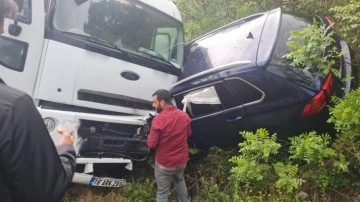 Bursa'da, kamyonun çarptığı cipteki anne ile oğlu öldü