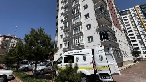 Cam silerken 4'üncü kattan düştü!