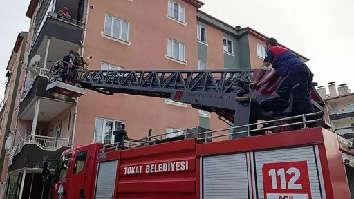 Çatıdaki fareleri kaçırmak için kükürt ve ispirto yaktılar