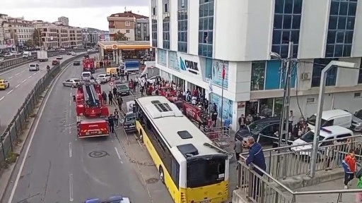 Çekmeköy'de otobüs durağa girdi! Yaralılar var