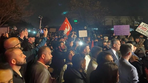 CHP'den RTÜK önünde 'yayın durdurma' protestosu