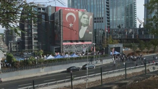 CHP İstanbul İl Başkanlığı önünde güvenlik önlemleri sürüyor