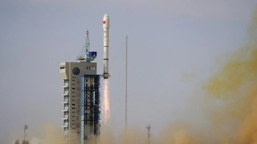 Çin uzaya 3 yeni uydu gönderdi