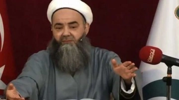 Cübbeli Ahmet apar topar hastaneye kaldırıldı