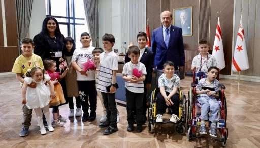 Cumhurbaşkanı Tatar, Cumhurbaşkanlığı Yeni Yerleşkesinde özel eğitim öğrencilerini kabul etti