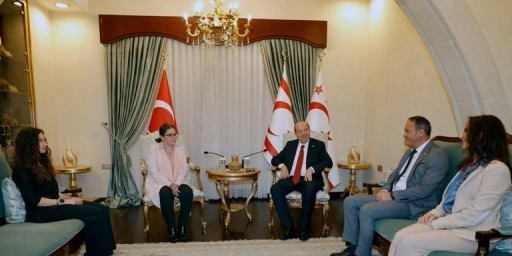 Cumhurbaşkanı Tatar Kıbrıs Otizm Derneği heyetini kabul etti