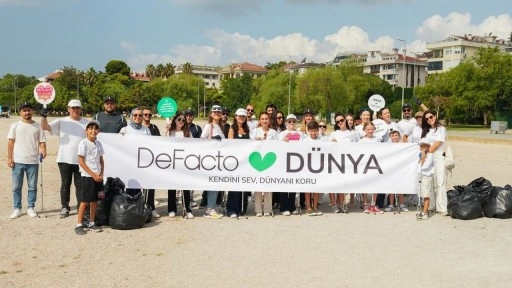 DeFacto, Aras Kayretli ile Yeşilköy Sahili’nde çevre temizliği gerçekleştirdi