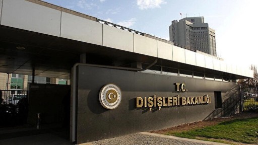 Dışişleri kaynakları: Atina'daki geçit töreninde atılan sloganlar &#8220;küstahça&#8221;