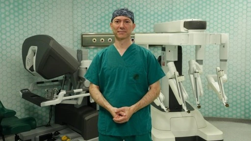 Doç. Dr. Cevper Ersöz: "Robotik cerrahiyle sinirleri koruyabiliyoruz"