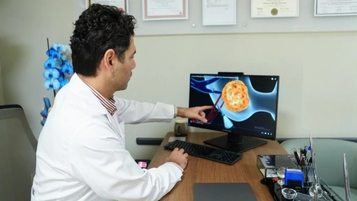 Doç. Dr. Hüsnü Aydın: "Paratiroid bezi hastalıkları kemik erimesine yol açabilir"