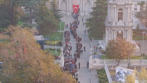 Dolmabahçe'de oluşan yoğunluk havadan görüntülendi