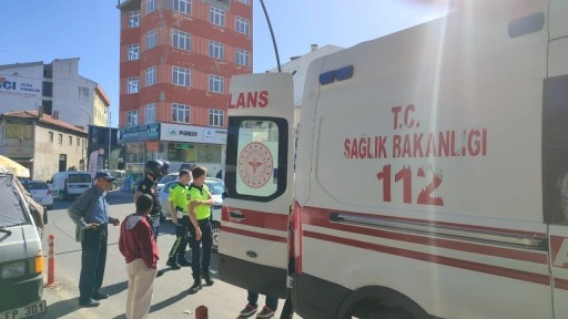 Edirne'de ilginç olay: Minibüse tekme atmak isterken belini kırdı!