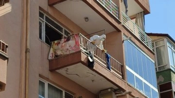 Emekli öğretmen çöp evde ölü bulundu