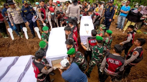 Endonezya'da sel felaketinde hayatını kaybedenlerin sayısı 1000’i aştı