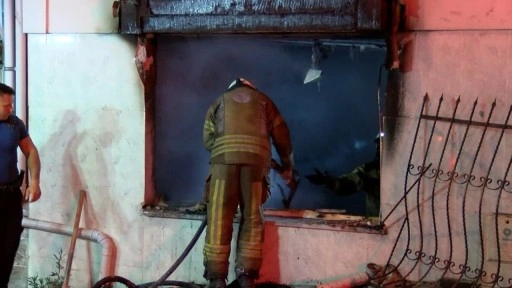 Esenyurt'ta 5 katlı binada yangın: 14 kişi kurtarıldı