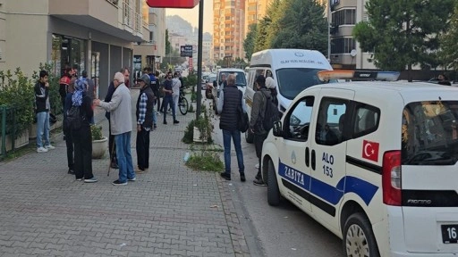 Eski eşini göğsünden bıçakladı, polisi arayıp teslim oldu