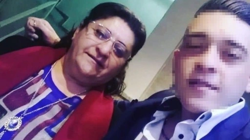 Evde annesini bıçaklayarak öldürdü