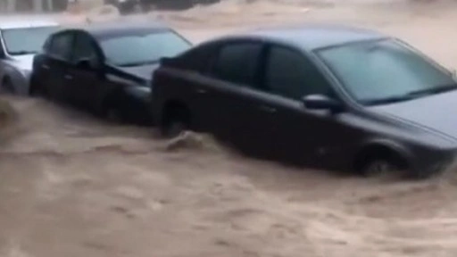 Fas&rsquo;ta b&uuml;y&uuml;k sel ve fırtına felaketi