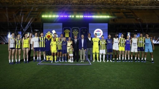 Fenerbahçe’de yeni sezon formaları tanıtıldı