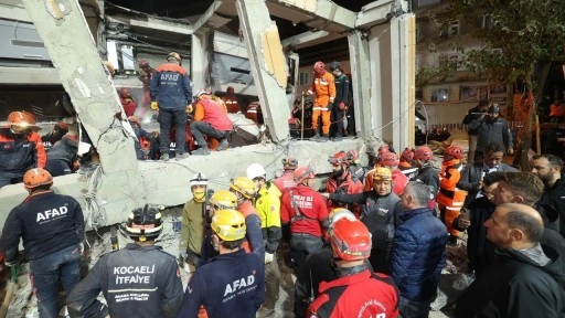 Gebze'de bina çöktü: 5 kişilik aileden 1'i sağ kurtarıldı, 4 ölü