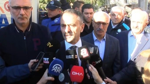 Gebze'de çöken binada 5 kişilik aileye ulaşılmaya çalışıyor