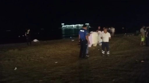 Gece denize giren yaşlı adam boğuldu