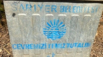 Gören küçük dilini yuttu. Çöp konteyneri üzerindeki korkutucu not: Ceset aşağıda