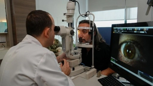 Gözlüğe ihtiyaç duymadan özgürce görebiliyor