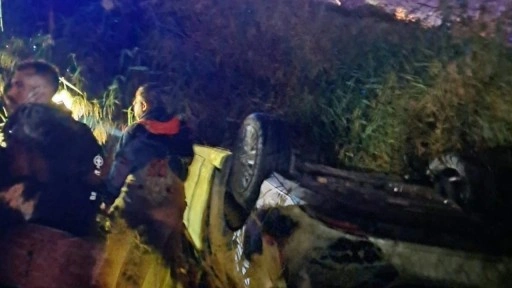 Hatay'da kaçak göçmenleri taşıyan otomobil Asi Nehri'ne devrildi: 9 yaralı