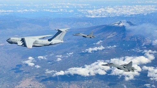 Hindistan'da orduya ait eğitim uçağı düştü