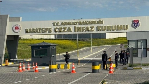 İnfaz koruma memurlarına bıçakla saldırdı: 3 yaralı