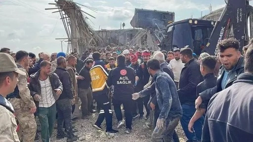 İnşaatta beton dökümü sırasında göçük: 2 ölü, 3 yaralı