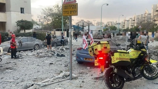 İran'dan, İsrail'e balistik füzelerle saldırı