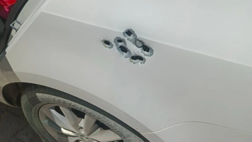 İş insanının park halindeki otomobiline defalarca ateş ettiler