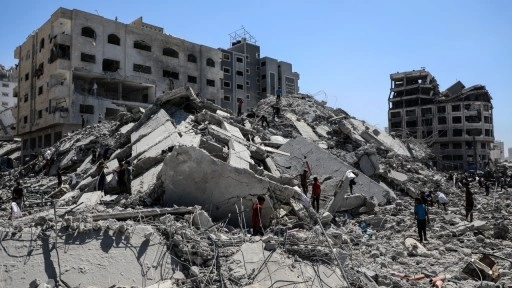 İsrail, Gazze'de son 4 günde UNRWA'ya ait 10 binayı vurdu
