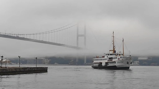 İstanbul Boğazı’nda sis etkili oluyor