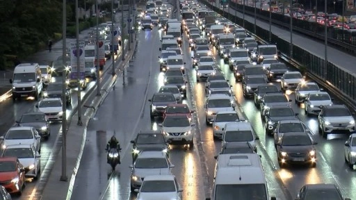İstanbul'da haftanın ilk iş gününde trafik yoğunluğu