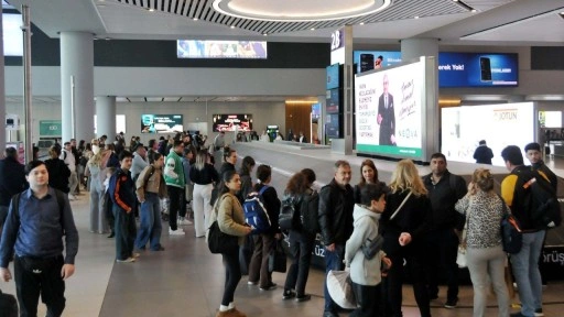 İstanbul Havalimanı'nda bayram dönüşü yoğunluğu