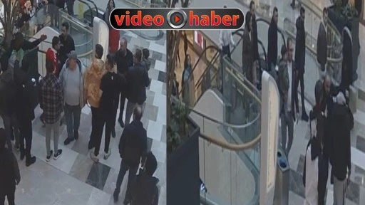 İstanbul'un en ünlü AVM'sinde futbolcuya silah çektiler