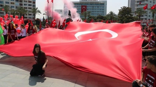 İzmir'de 19 Mayıs coşkuyla kutlandı