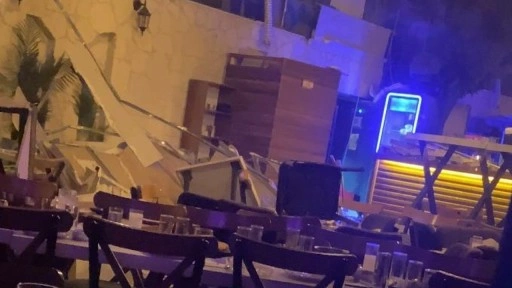 İzmir'de eğlence mekanının tavanı çöktü! Yaralılar var