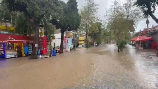 İzmir'de sağanak etkili oldu