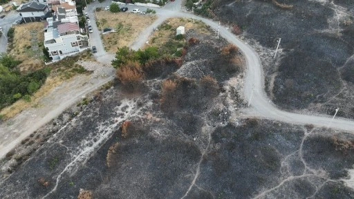 İzmir’de yerleşim yerlerinin çevresinde yanan alanlar dronla görüntülendi