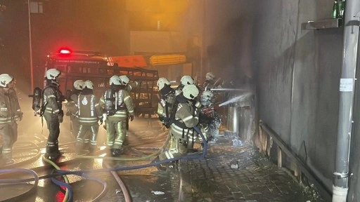Kağıthane'de matbaa deposunda yangın