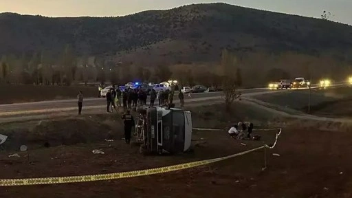 Kahramanmaraş’ta işçi servisi devrildi: 2 ölü, 7 yaralı