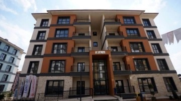 Kahramanmaraş'ta 15 bin 980, Malatya'da 7 bin 881 konut teslim edildi