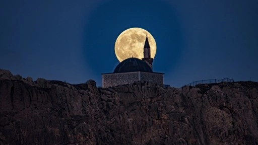 Kasım Dolunayı semalarda görsel şölen sundu